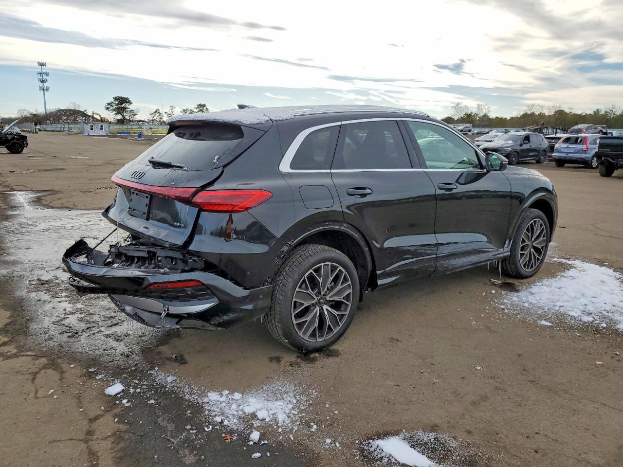 2025 Audi Q5 Premium Plus - Фото 3