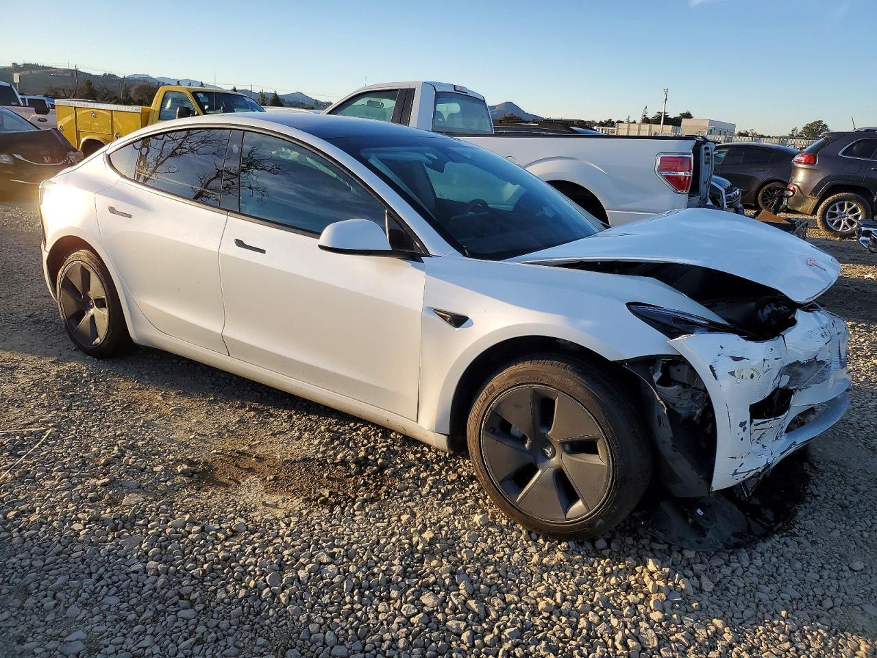 2023 Tesla Model 3 - Фото 4