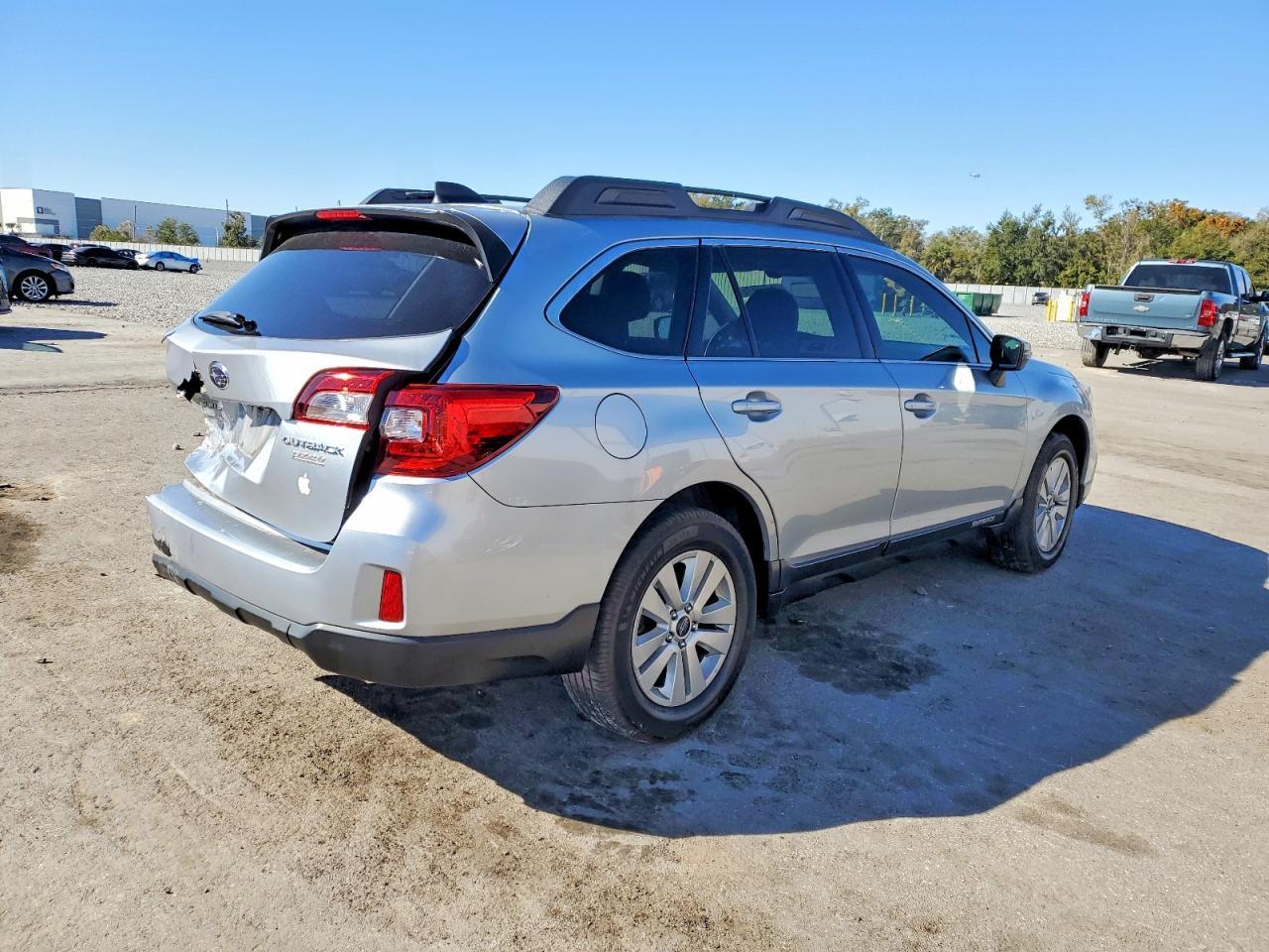 2017 Subaru Outback 2.5I Premium - Image 3