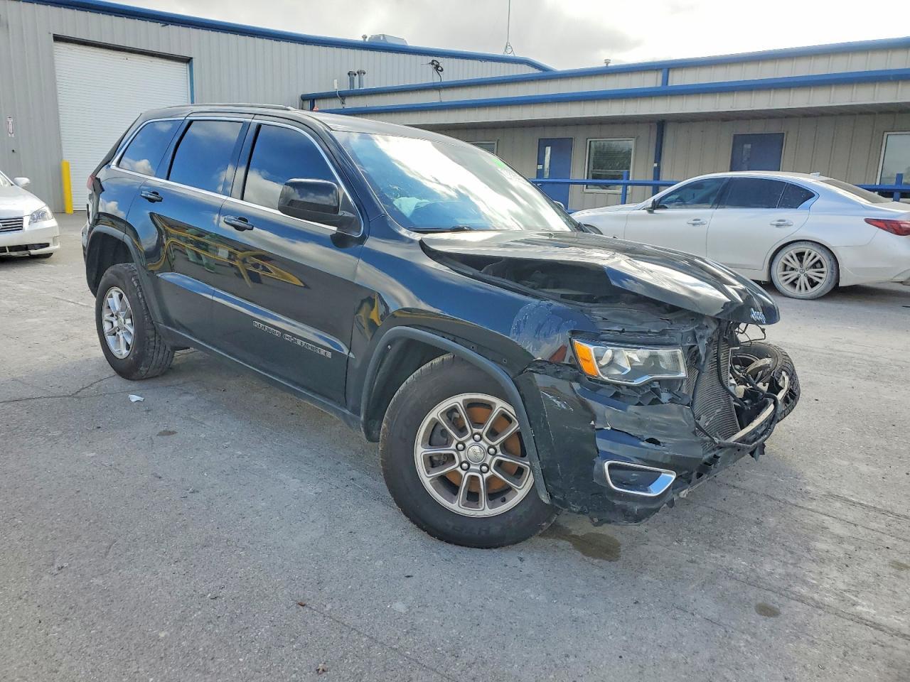 2020 Jeep Grand Cherokee Laredo - Image 4