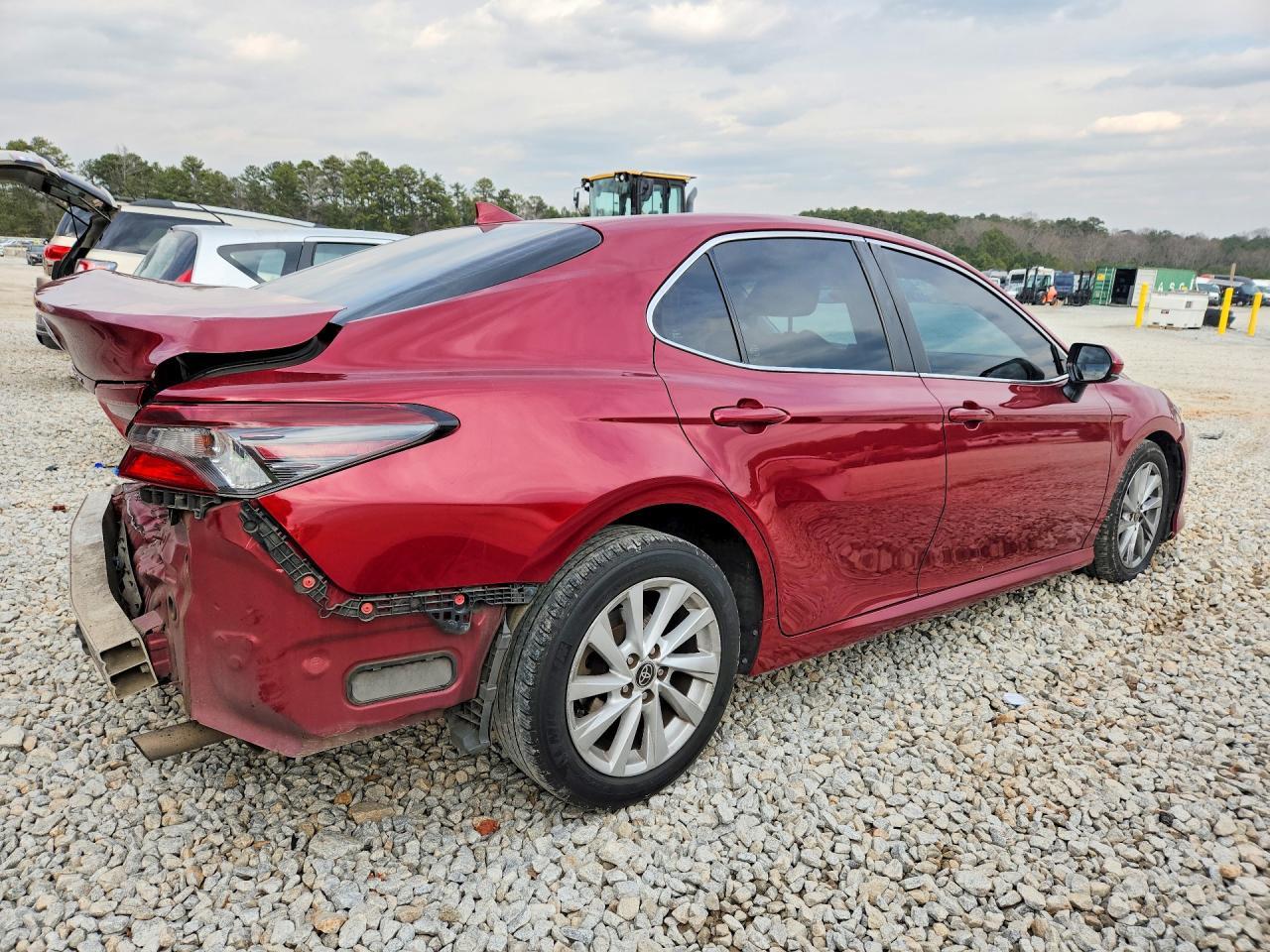 2022 Toyota Camry Le - Фото 3