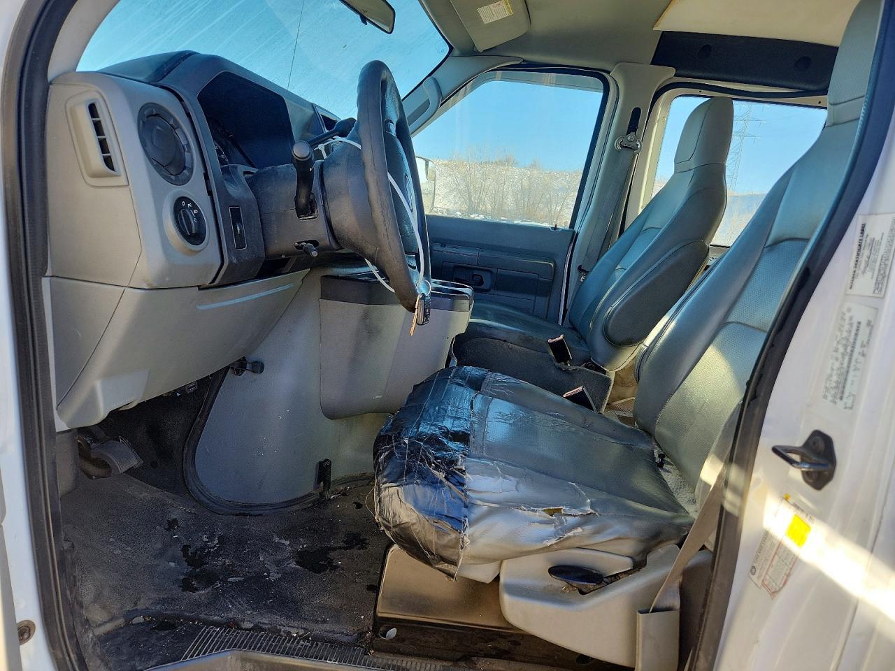 2011 Ford Econoline E250 Van - Фото 7