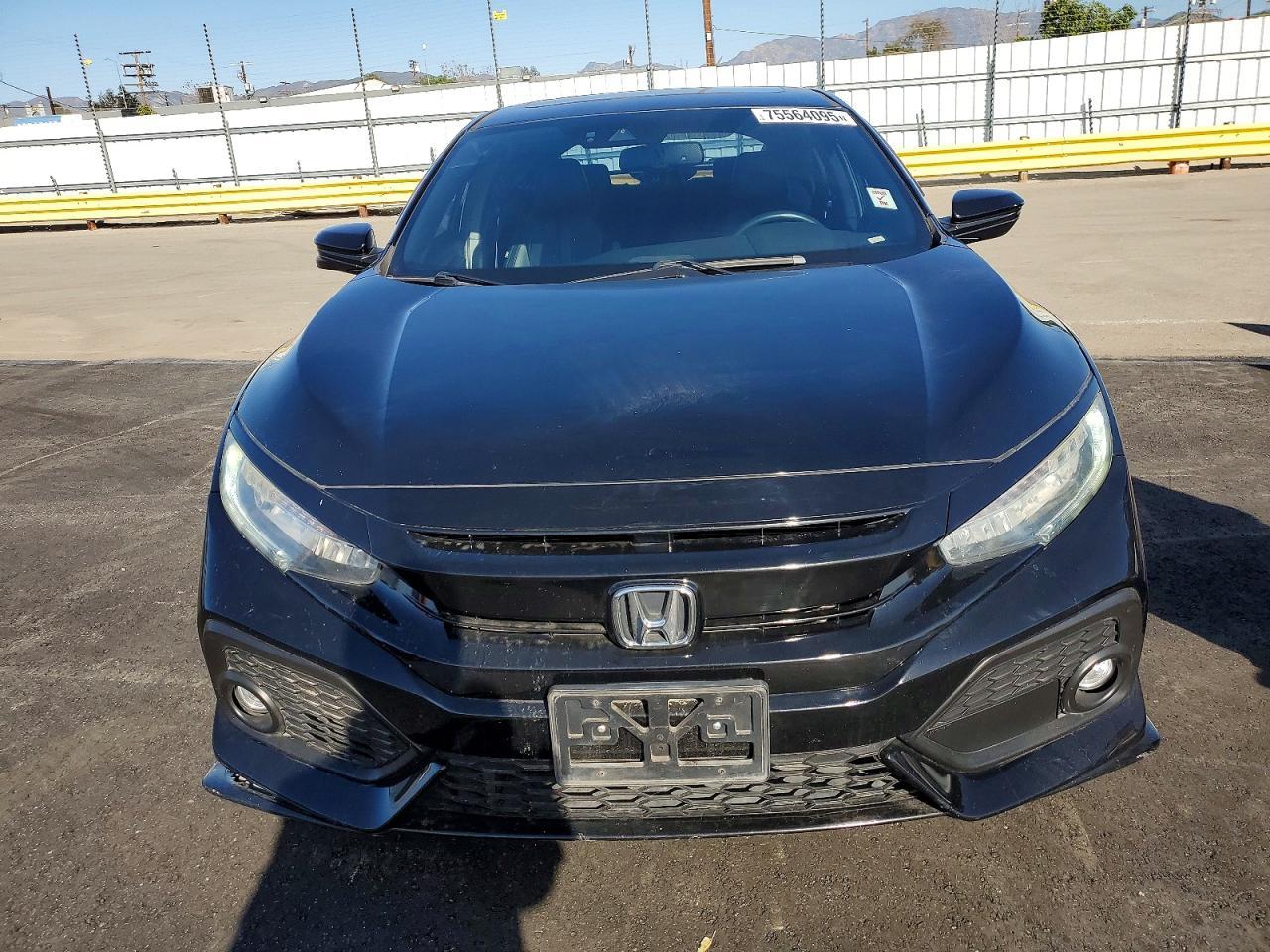 2017 Honda Civic Sport Touring - Фото 5
