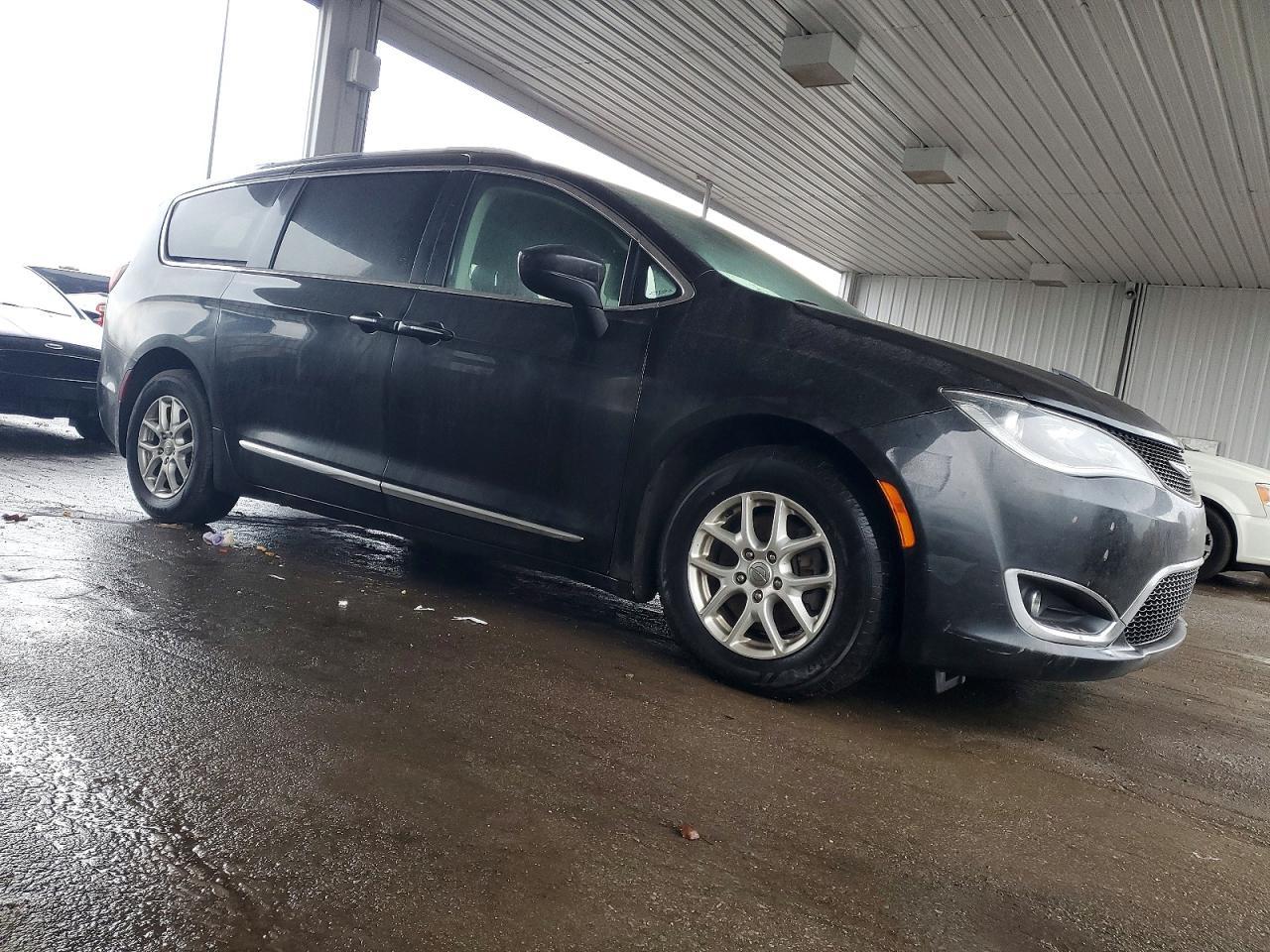 2020 Chrysler Pacifica Touring L - Image 4