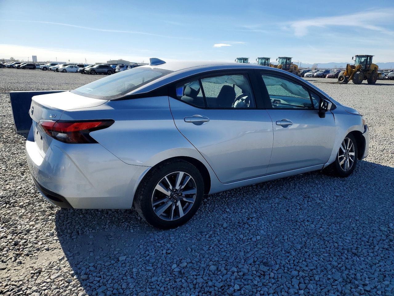 2023 Nissan Versa Sv - Фото 3