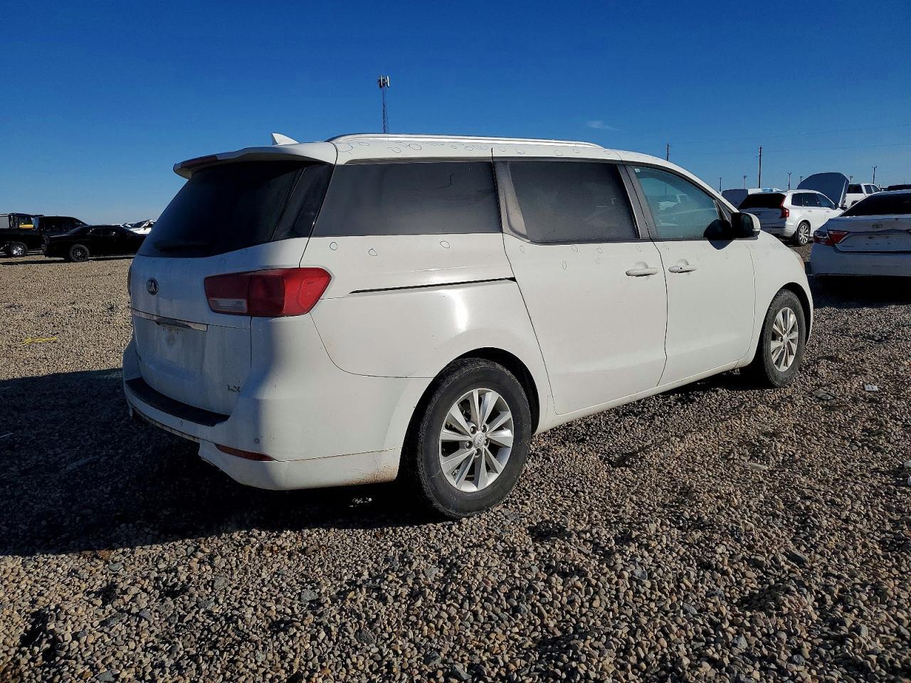 2017 Kia Sedona Lx - Image 3