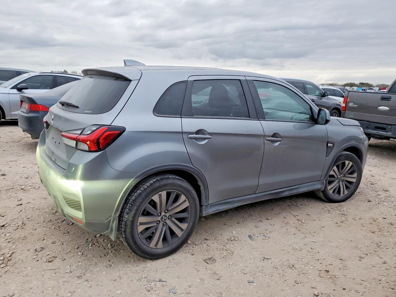 2023 Mitsubishi Outlander Sport S/Se - Фото 3