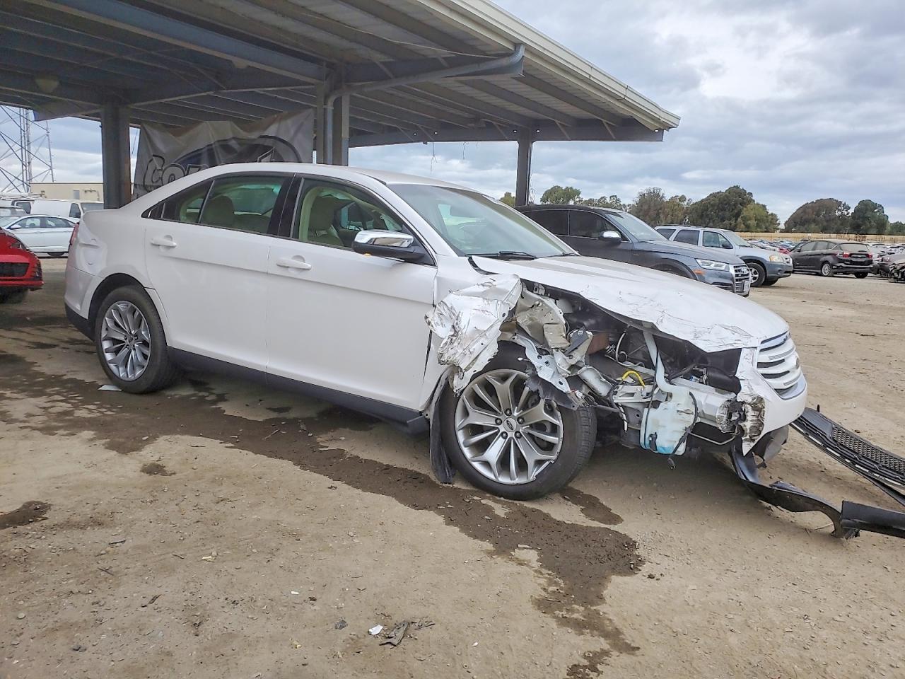 2015 Ford Taurus Limited - Image 4