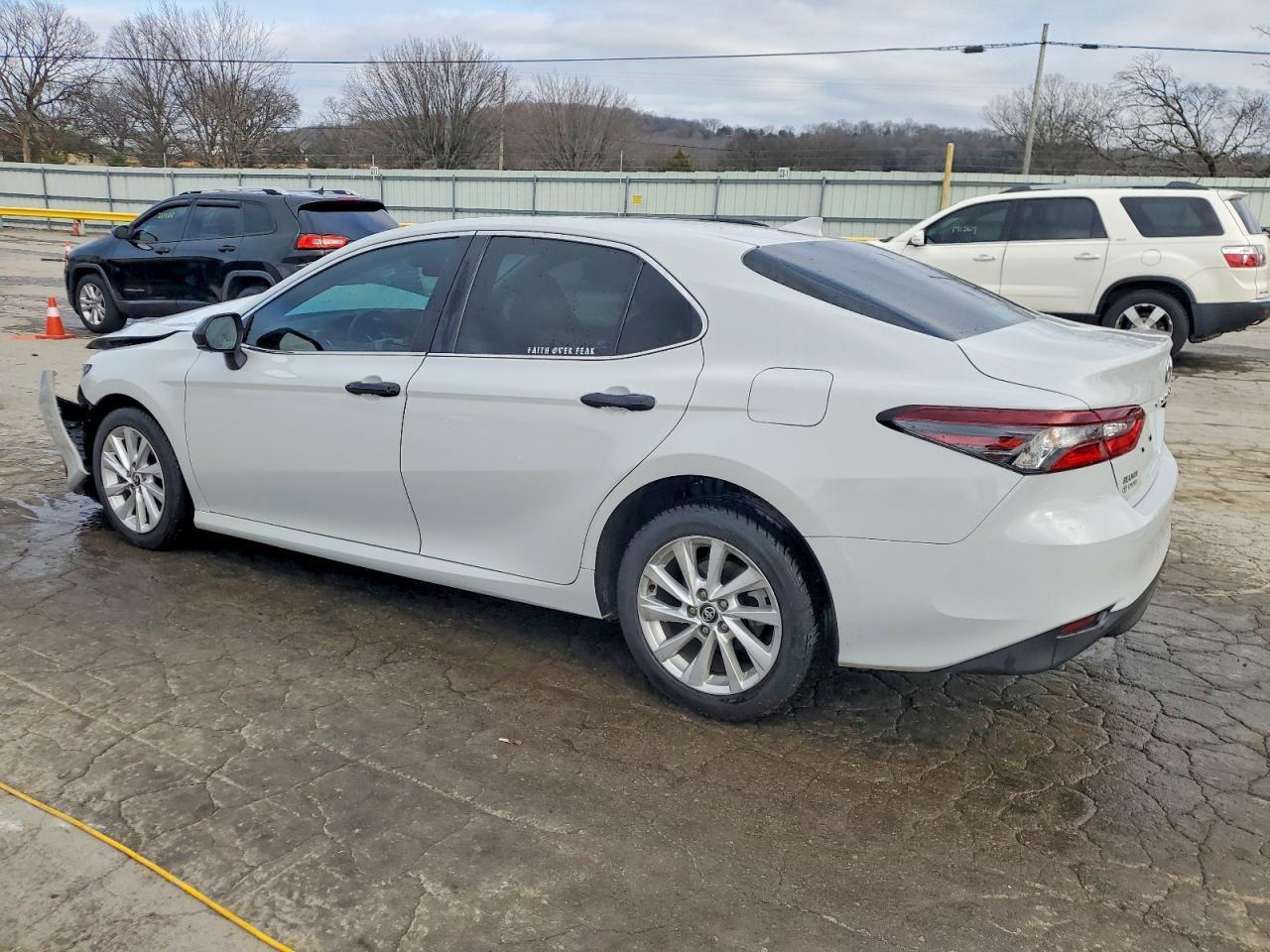2024 Toyota Camry Le - Фото 2
