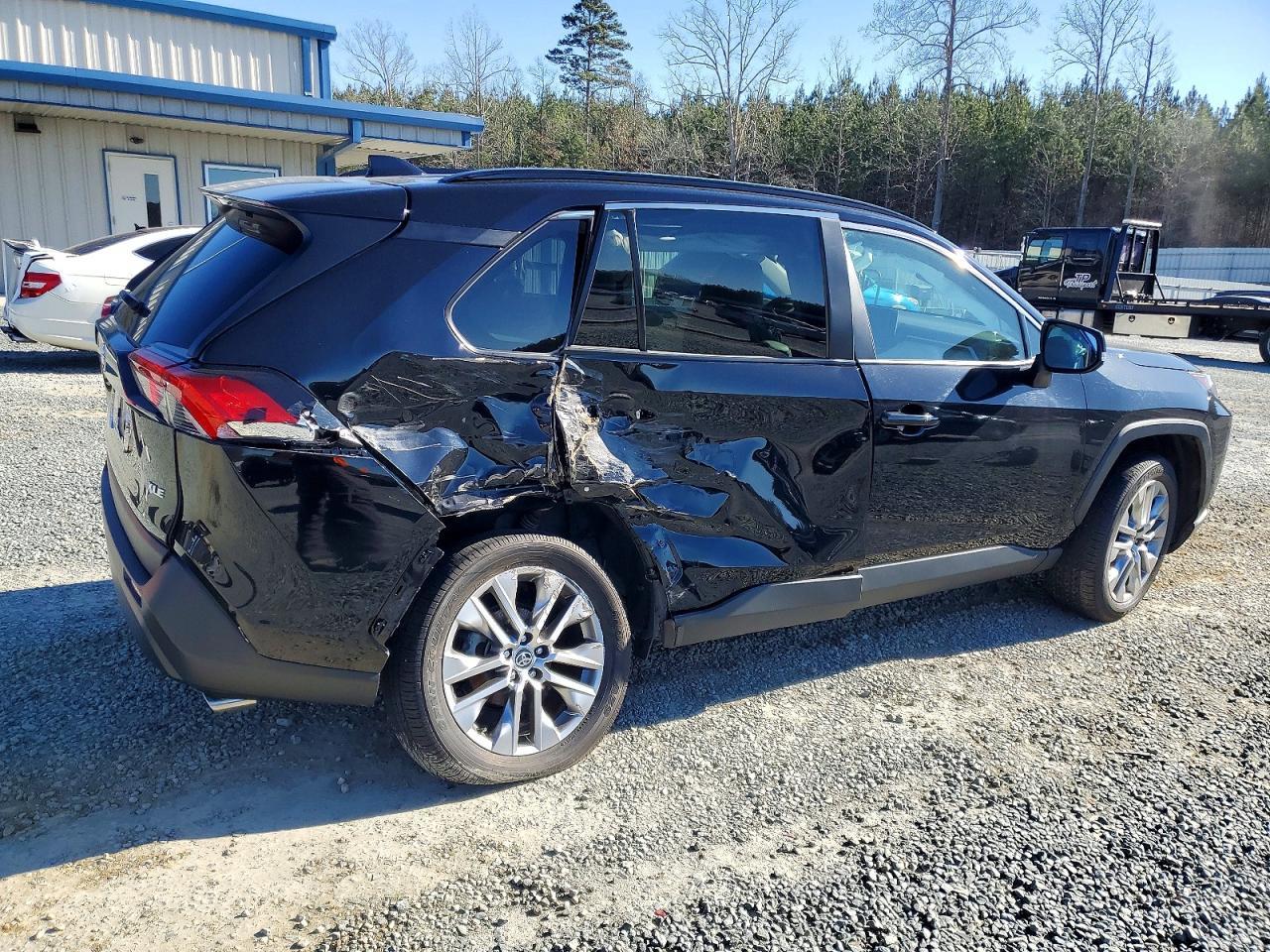 2022 Toyota Rav4 Xle Premium - Image 3