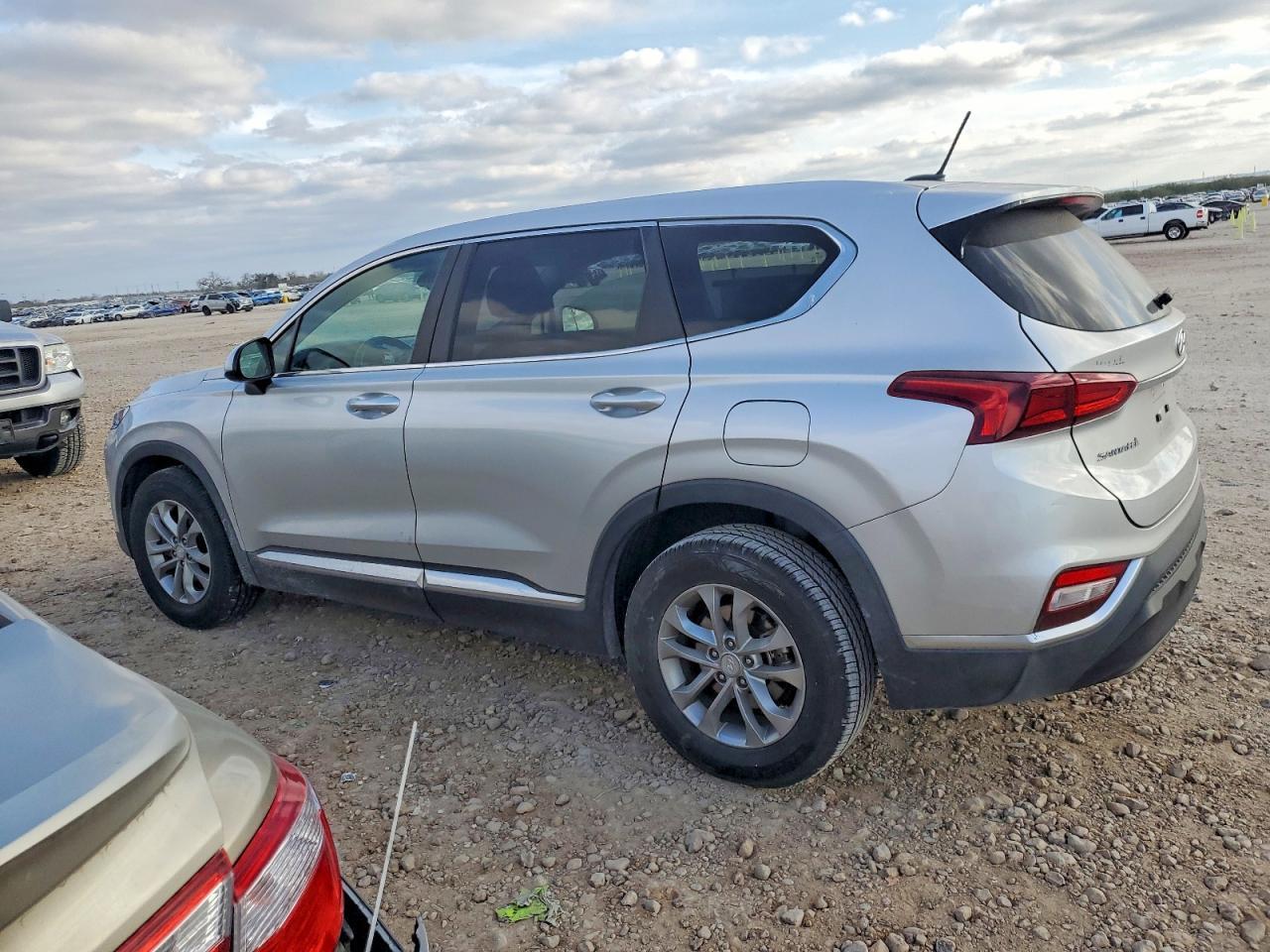 2019 Hyundai Santa Fe Se - Image 2