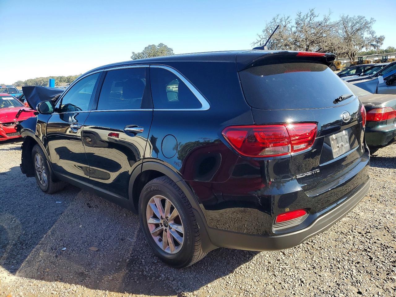 2019 Kia Sorento L - Image 2