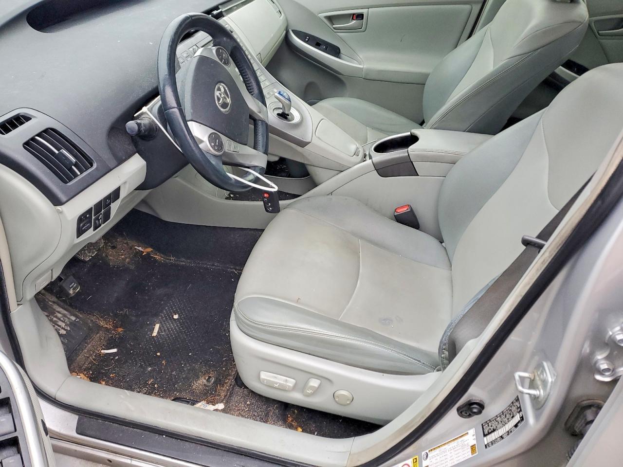 2014 Toyota Prius Four - Image 7