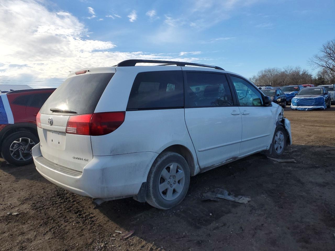 2004 Toyota Sienna Xle - Image 3