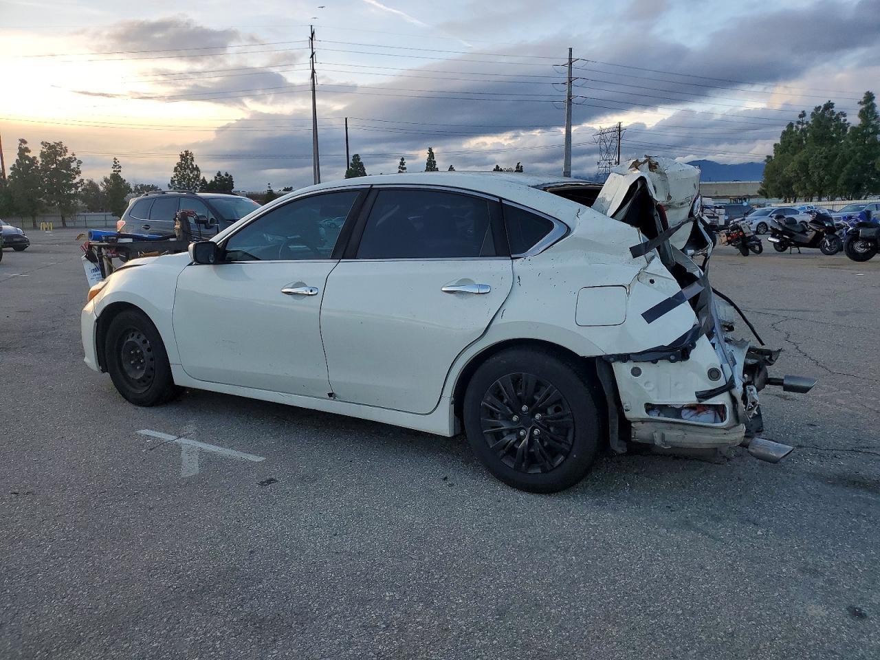 2016 Nissan Altima 2.5 - Фото 2