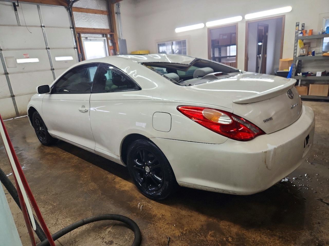 2005 Toyota Camry Solara Se - Image 2