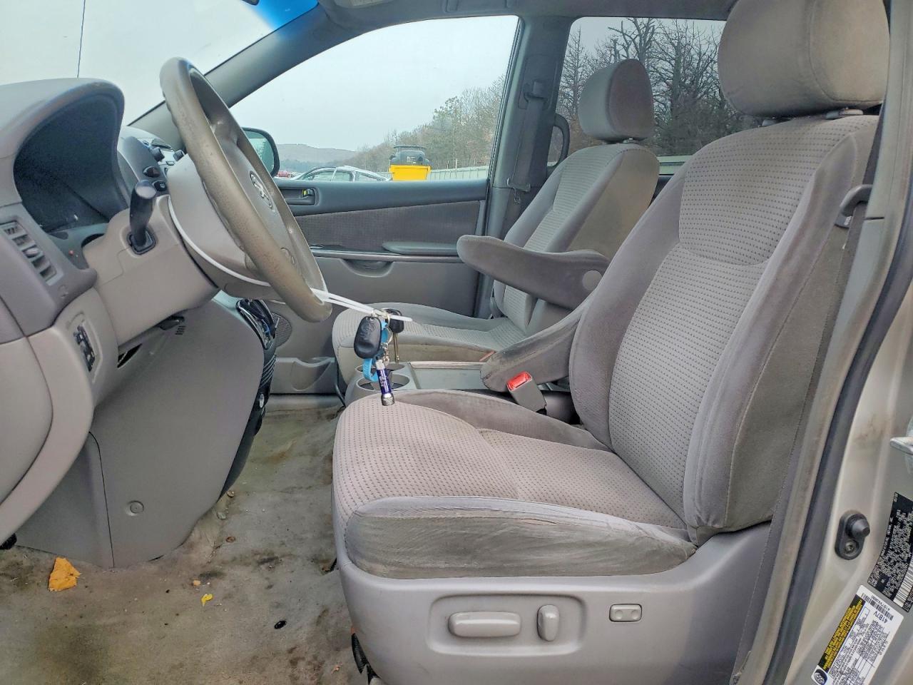 2006 Toyota Sienna Ce - Image 7