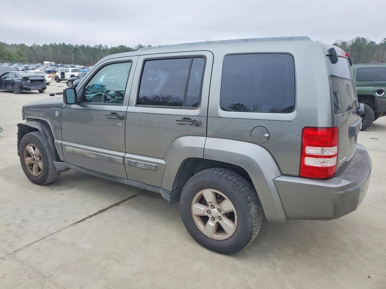 2012 Jeep Liberty Sport - Фото 2