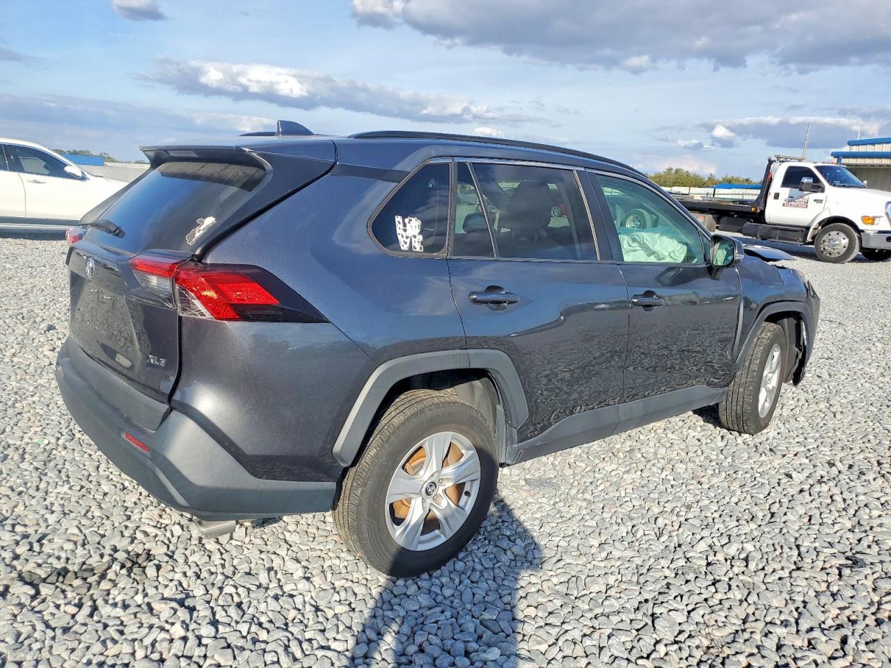 2021 Toyota Rav4 Xle - Image 3