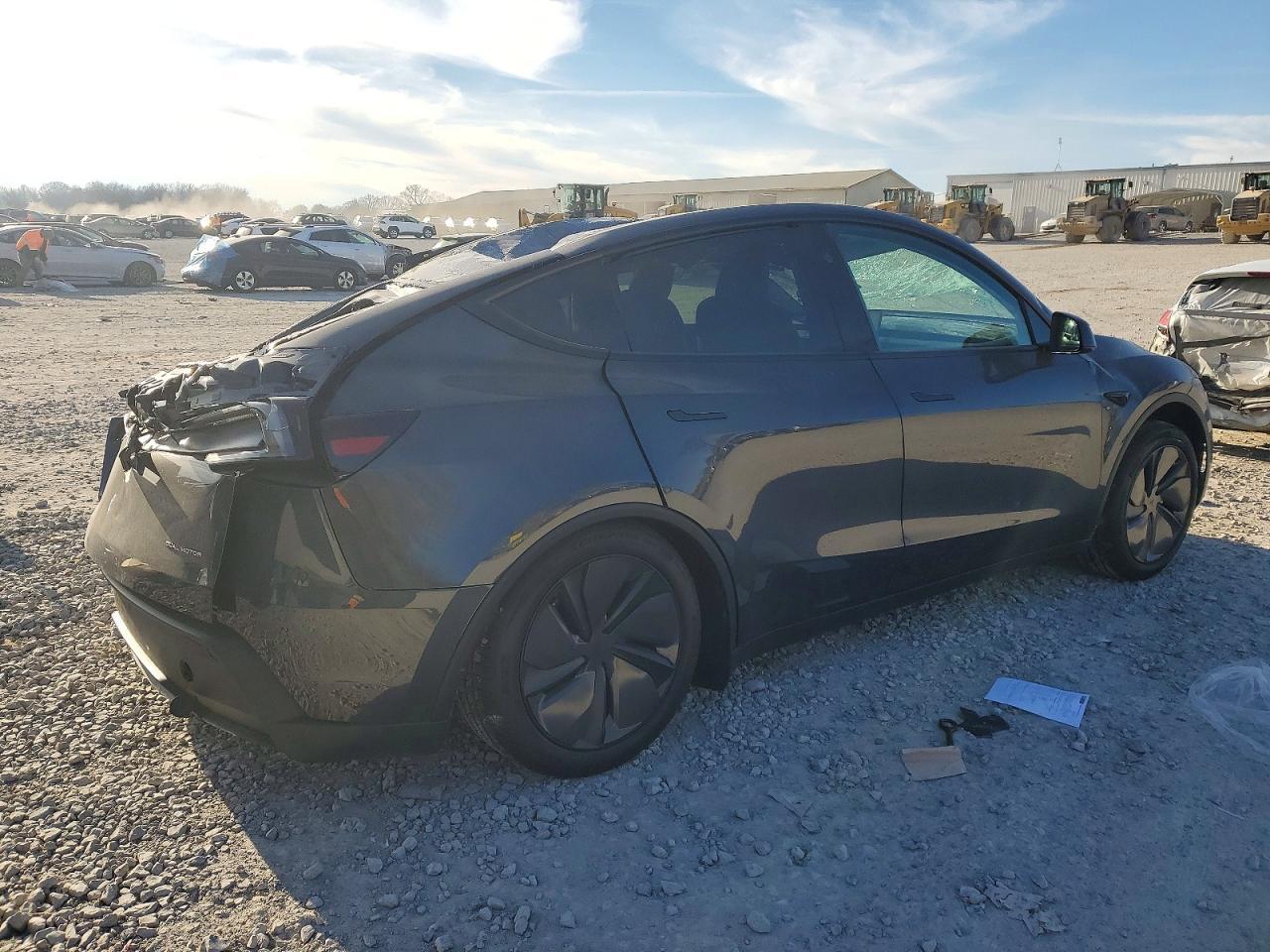 2026 Tesla Model Y - Фото 3