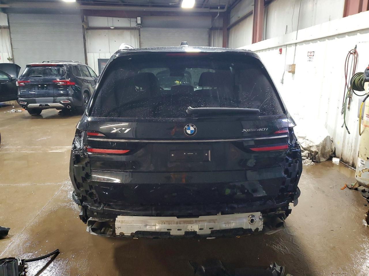 2025 BMW X7 xDrive40I - Image 6