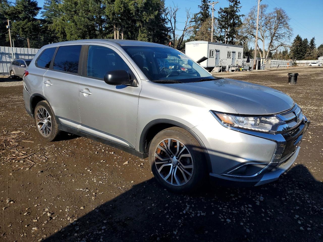 2018 Mitsubishi Outlander Es - Image 4