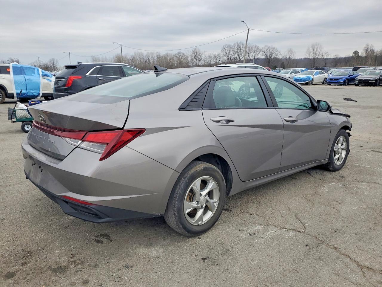 2023 Hyundai Elantra Se - Фото 3
