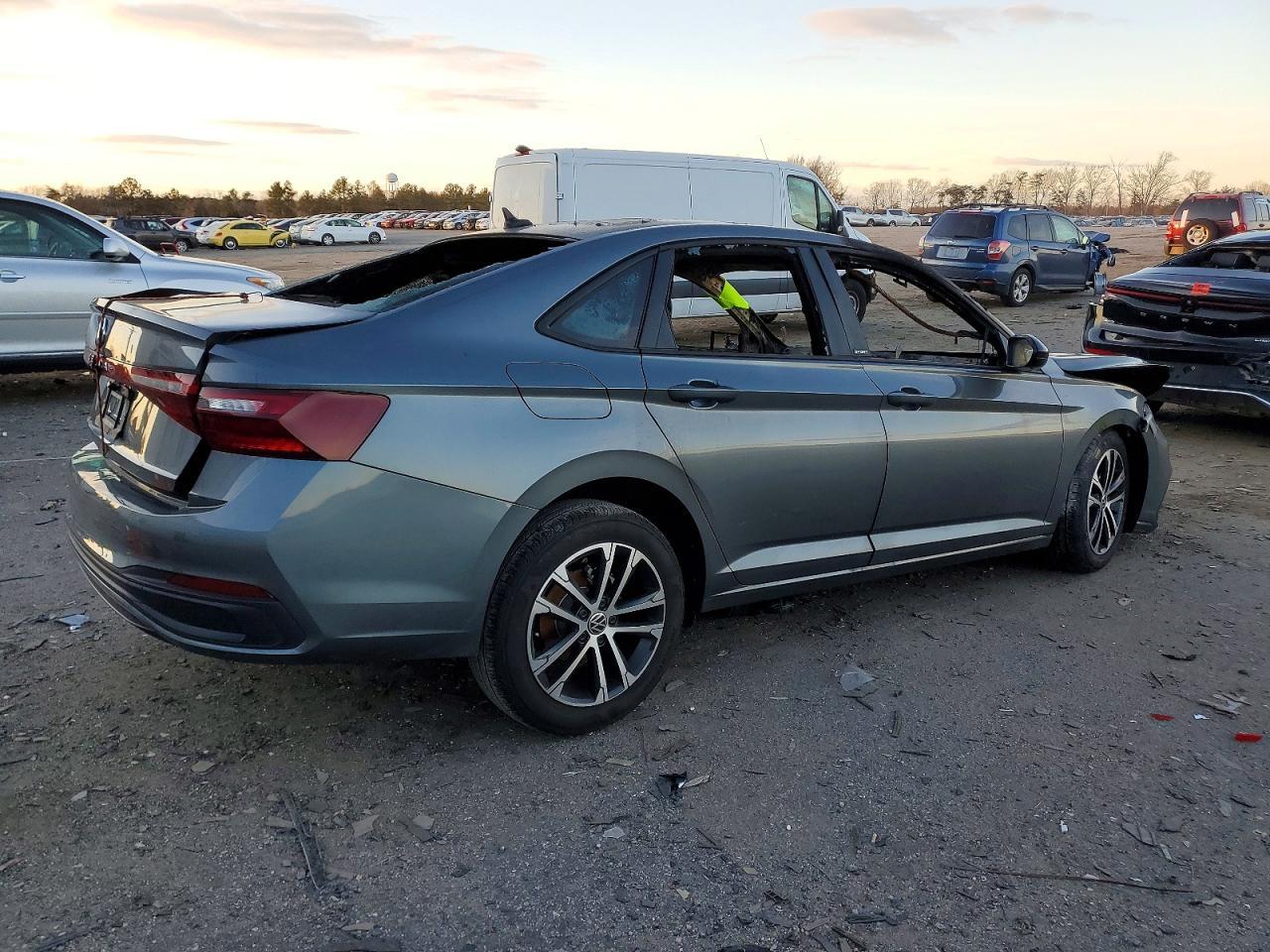 2025 Volkswagen Jetta Sport - Фото 3