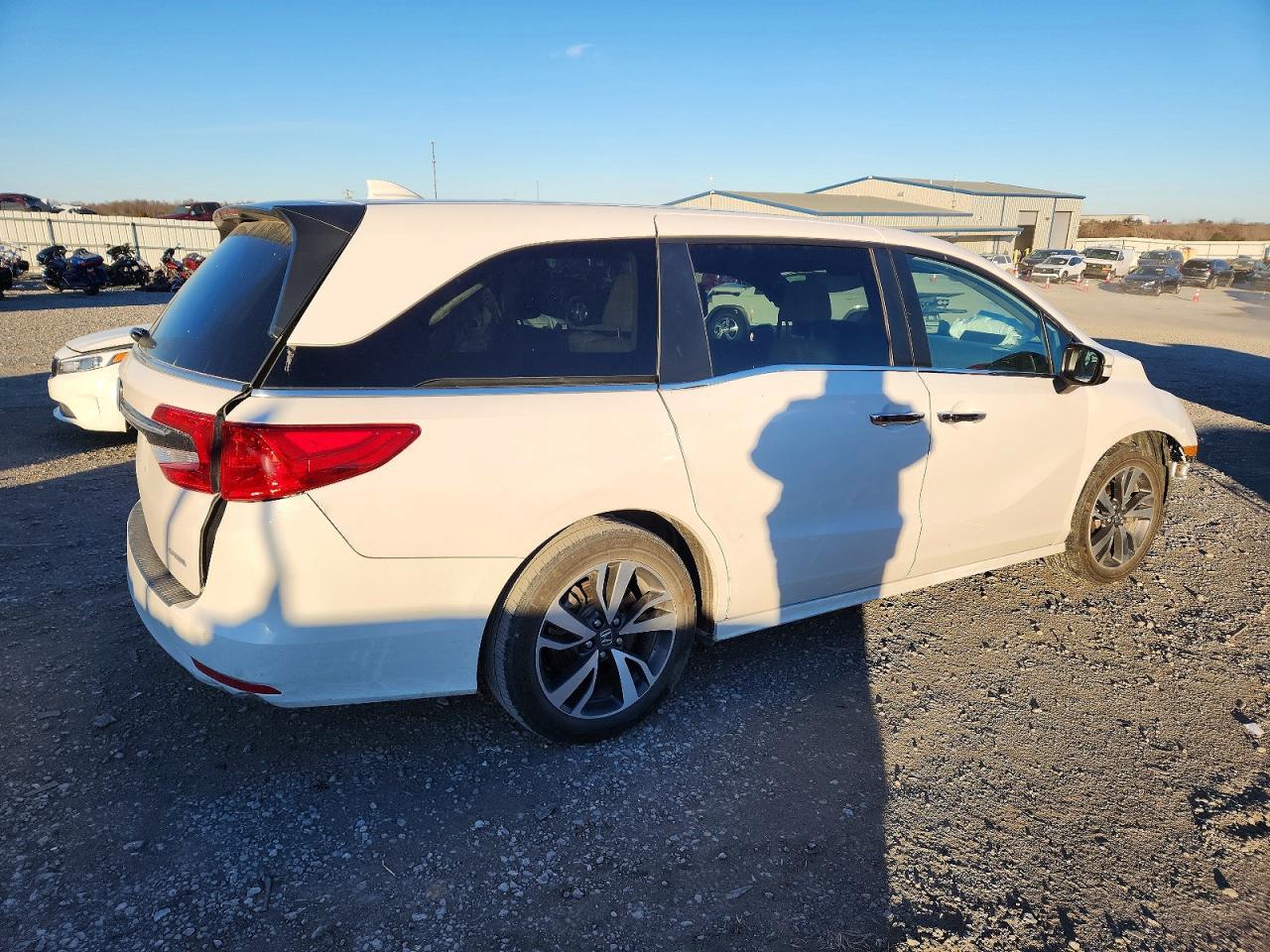 2024 Honda Odyssey Touring - Image 3