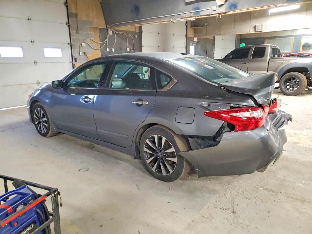 2016 Niss Altima - Фото 2