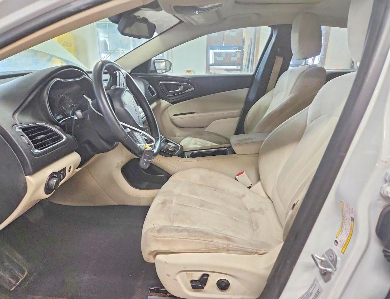 2015 Chrysler 200 Limited - Фото 7