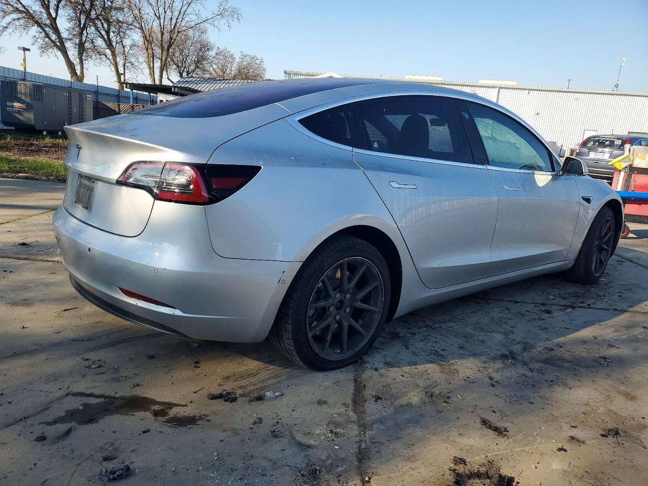 2018 Tesla Model 3 - Фото 3