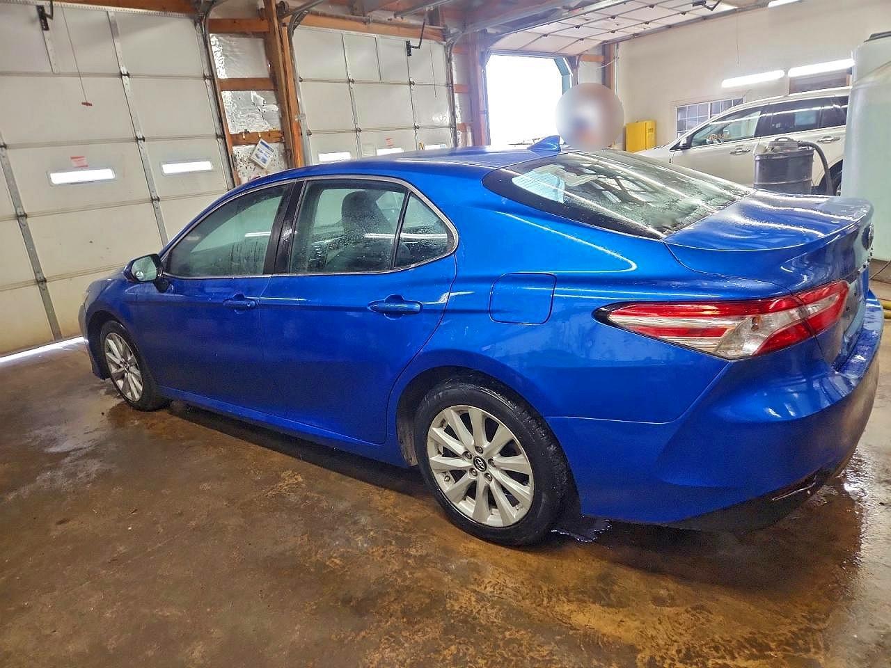 2019 Toyota Camry - Фото 2