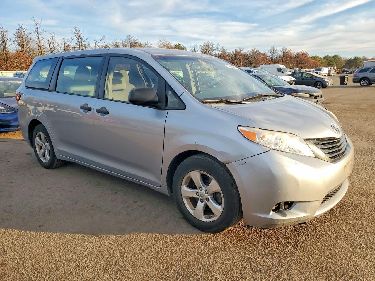 2015 Toyota Sienna - Image 4