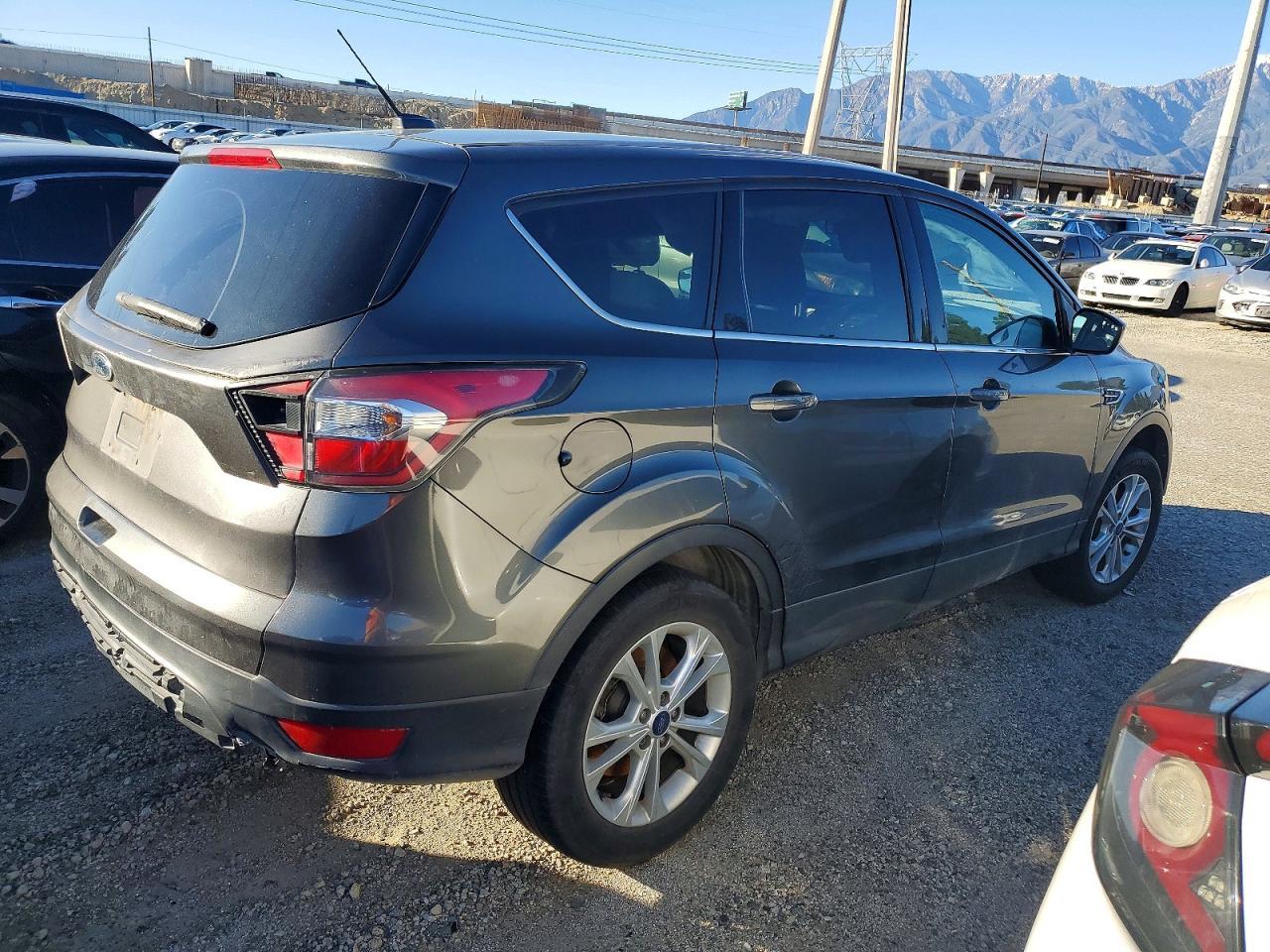 2017 Ford Escape Se - Фото 3