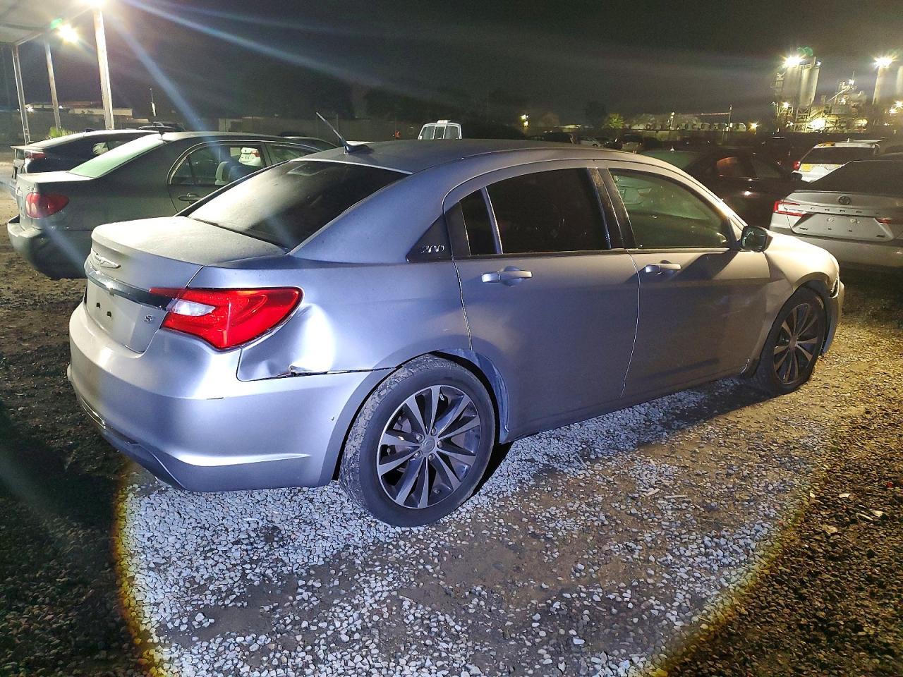 2013 Chrysler 200 Touring - Image 3