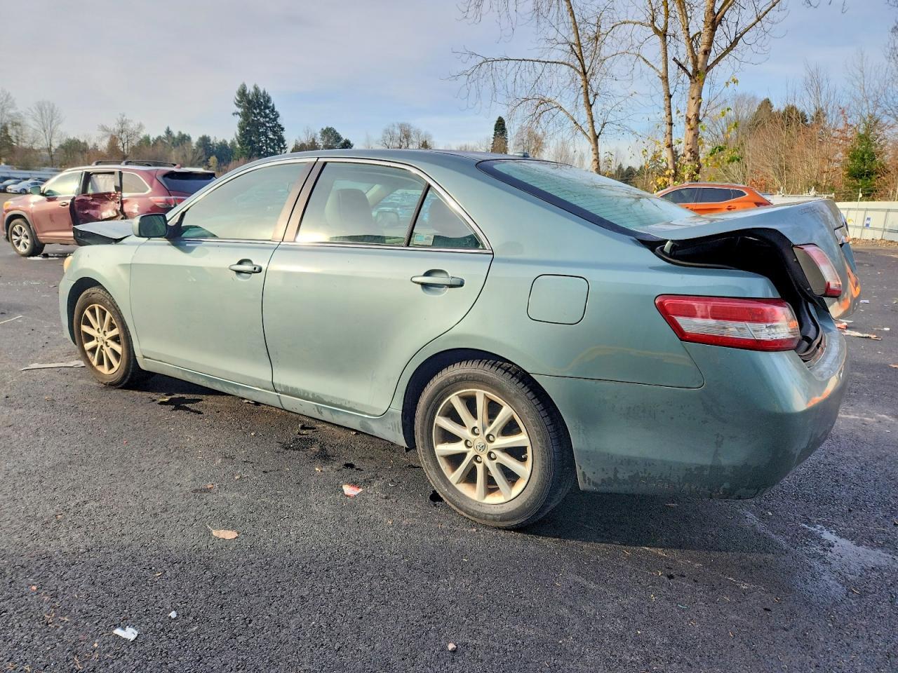 2011 Toyota Camry - Фото 2