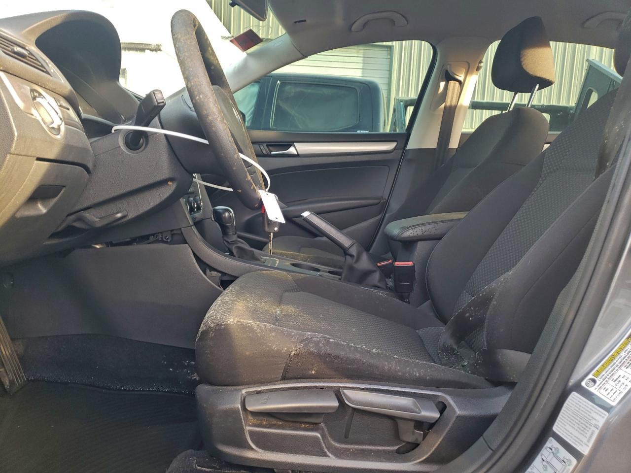 2015 Volkswagen Passat S - Image 7