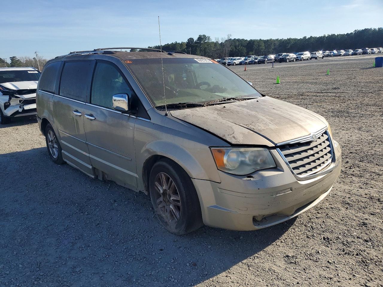 2009 Chrysler Town And C - Image 4