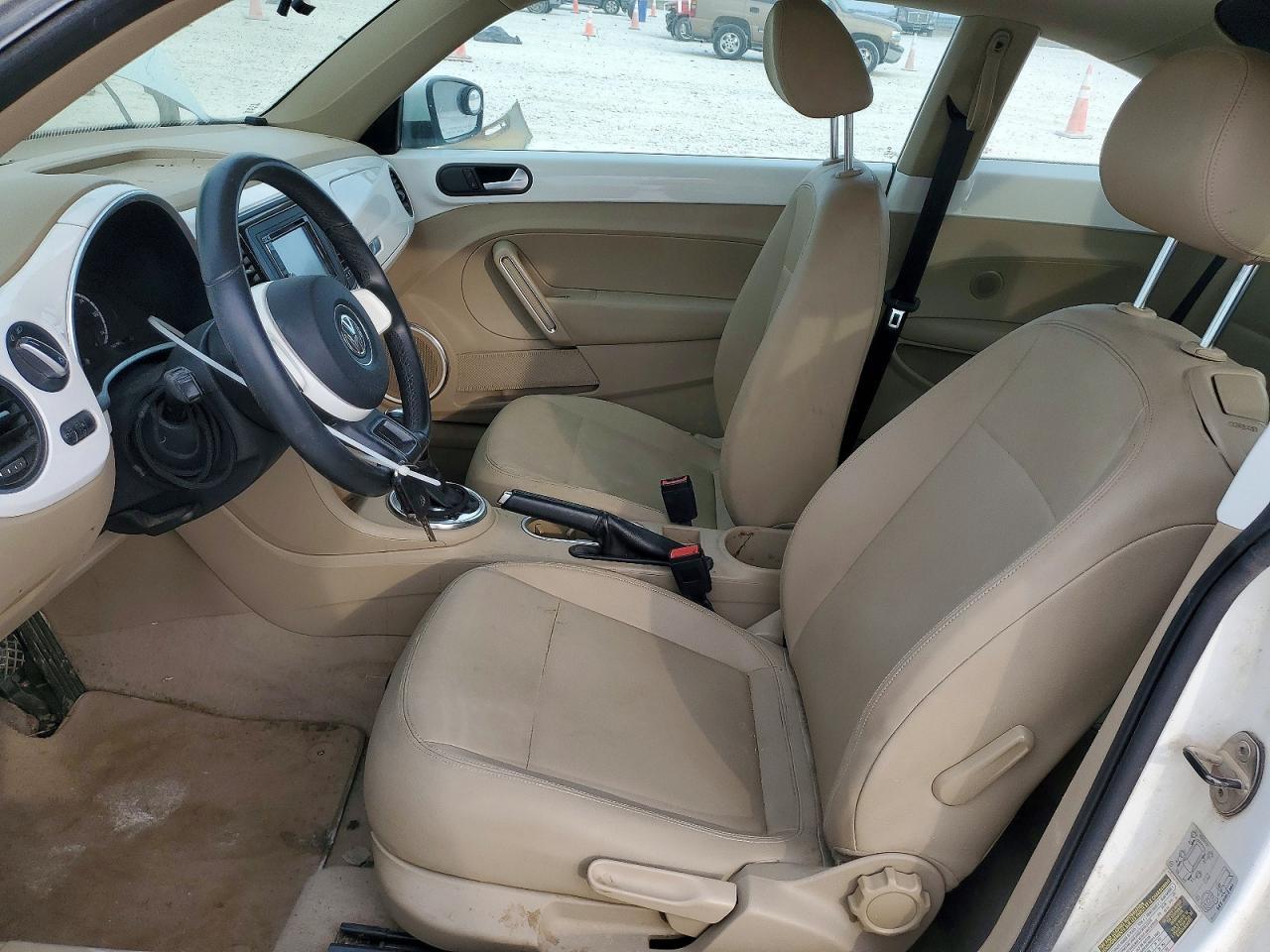 2013 Volkswagen Beetle - Image 6