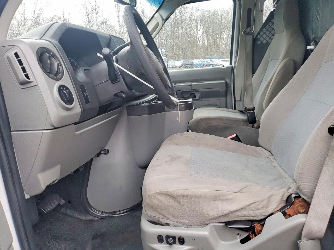 2014 Ford Econoline E250 Van - Фото 7