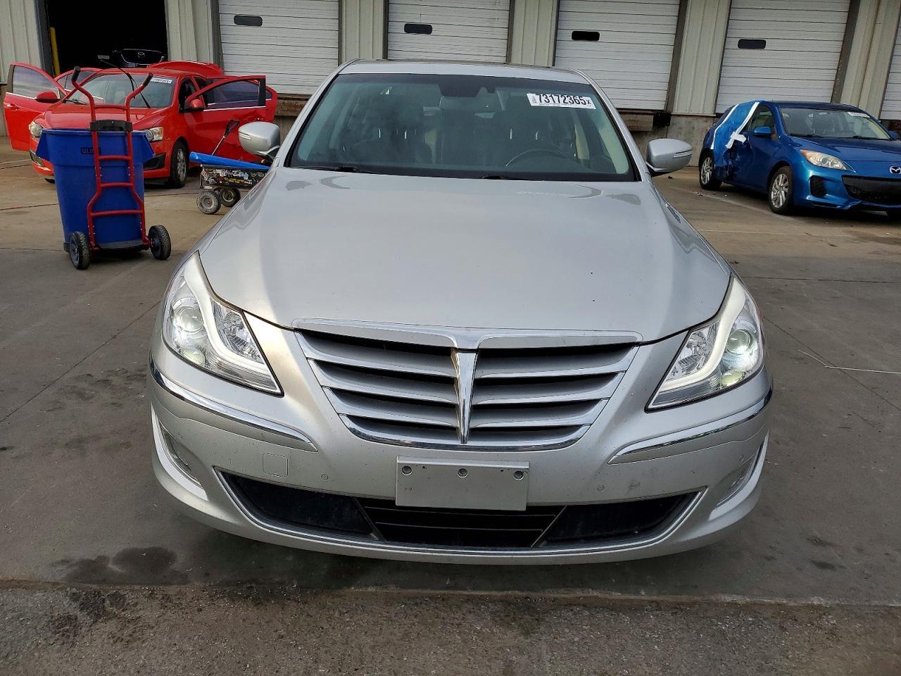 2013 Hyundai Genesis 3.8L - Фото 5