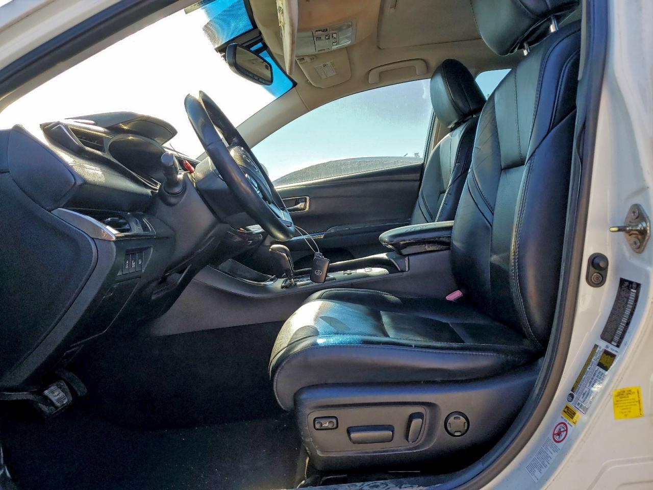 2014 Toyota Avalon Hybrid - Image 7