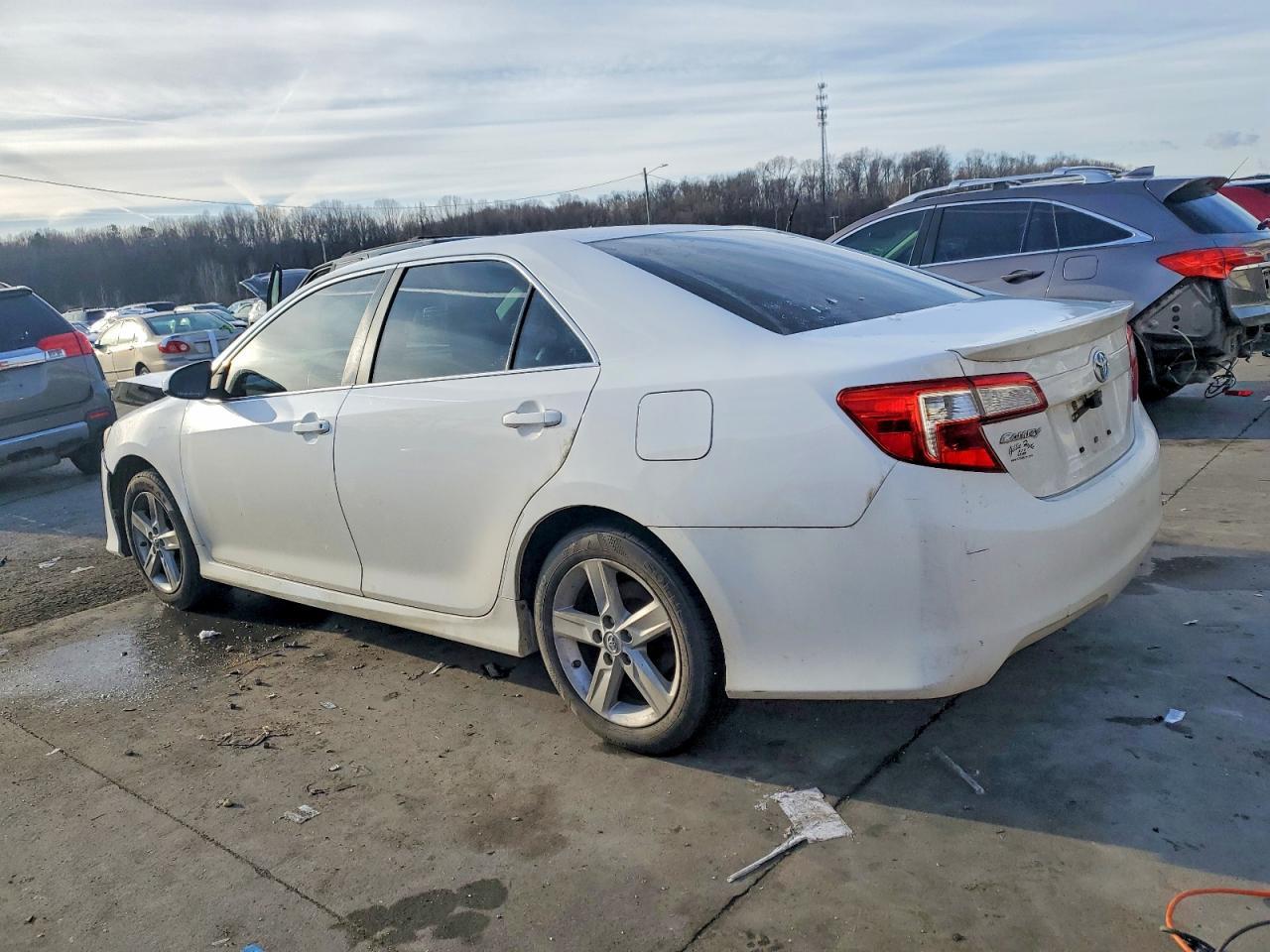 2014 Toyota Camry - Image 2