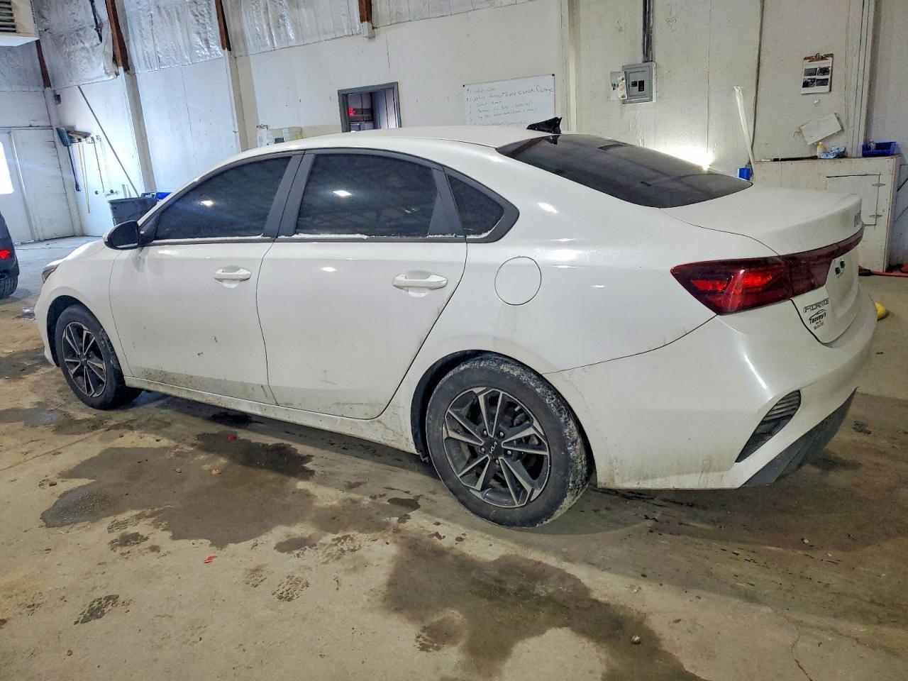 2024 Kia Forte Lx - Фото 2