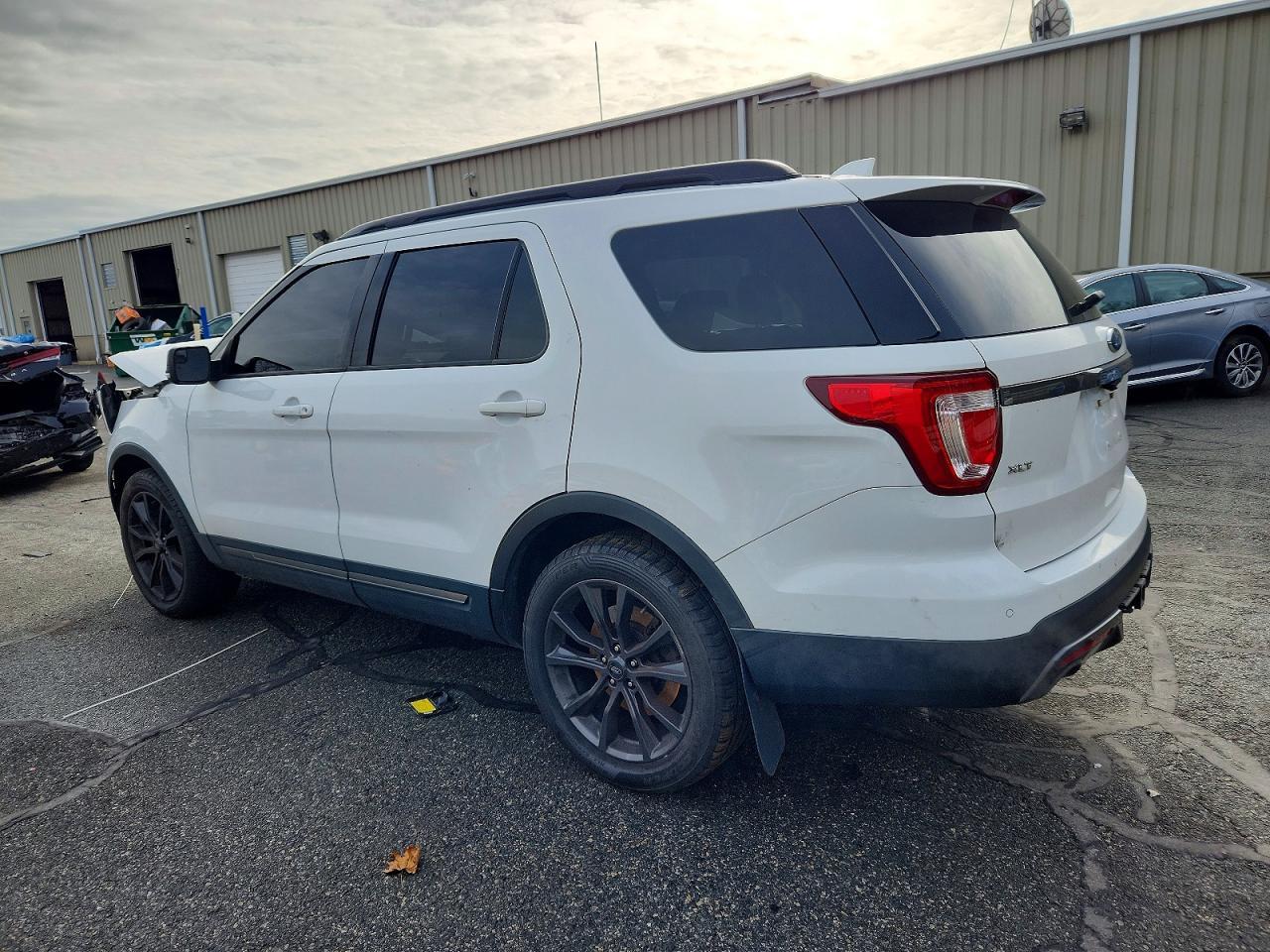 2017 Ford Explorer Xlt - Фото 2