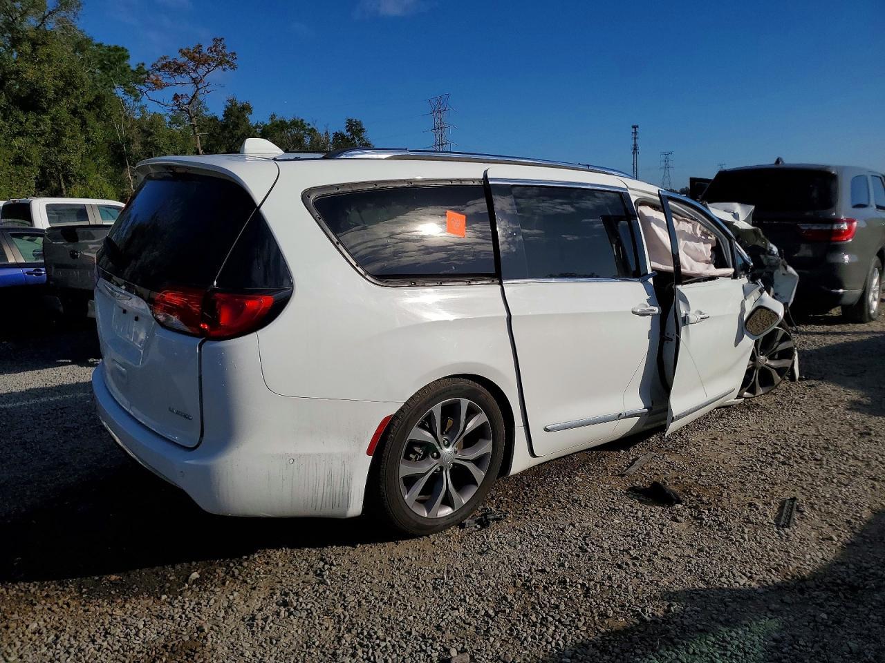 2019 Chrysler Pacifica Limited - Фото 3