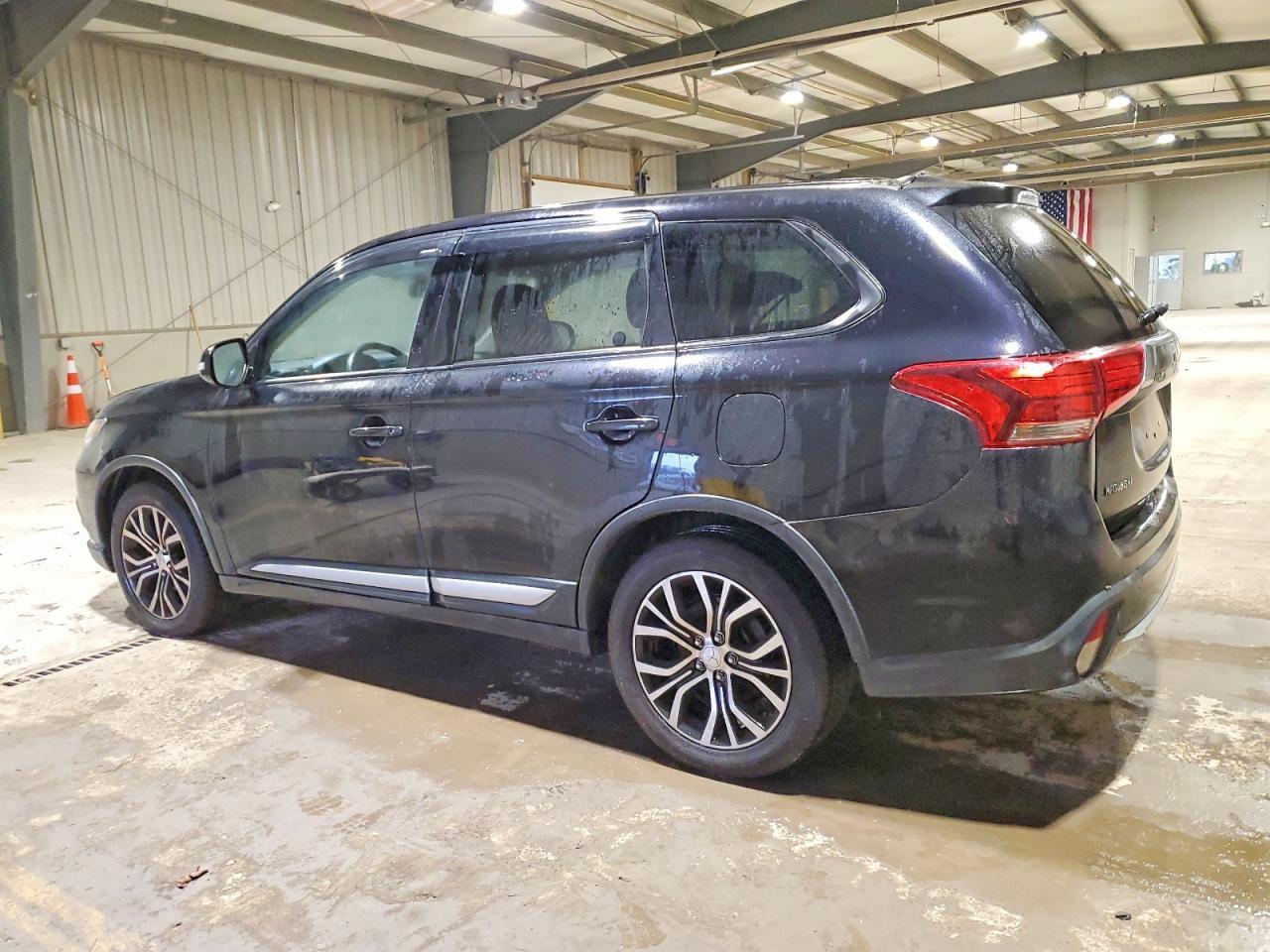 2016 Mitsubishi Outlander Se - Фото 2