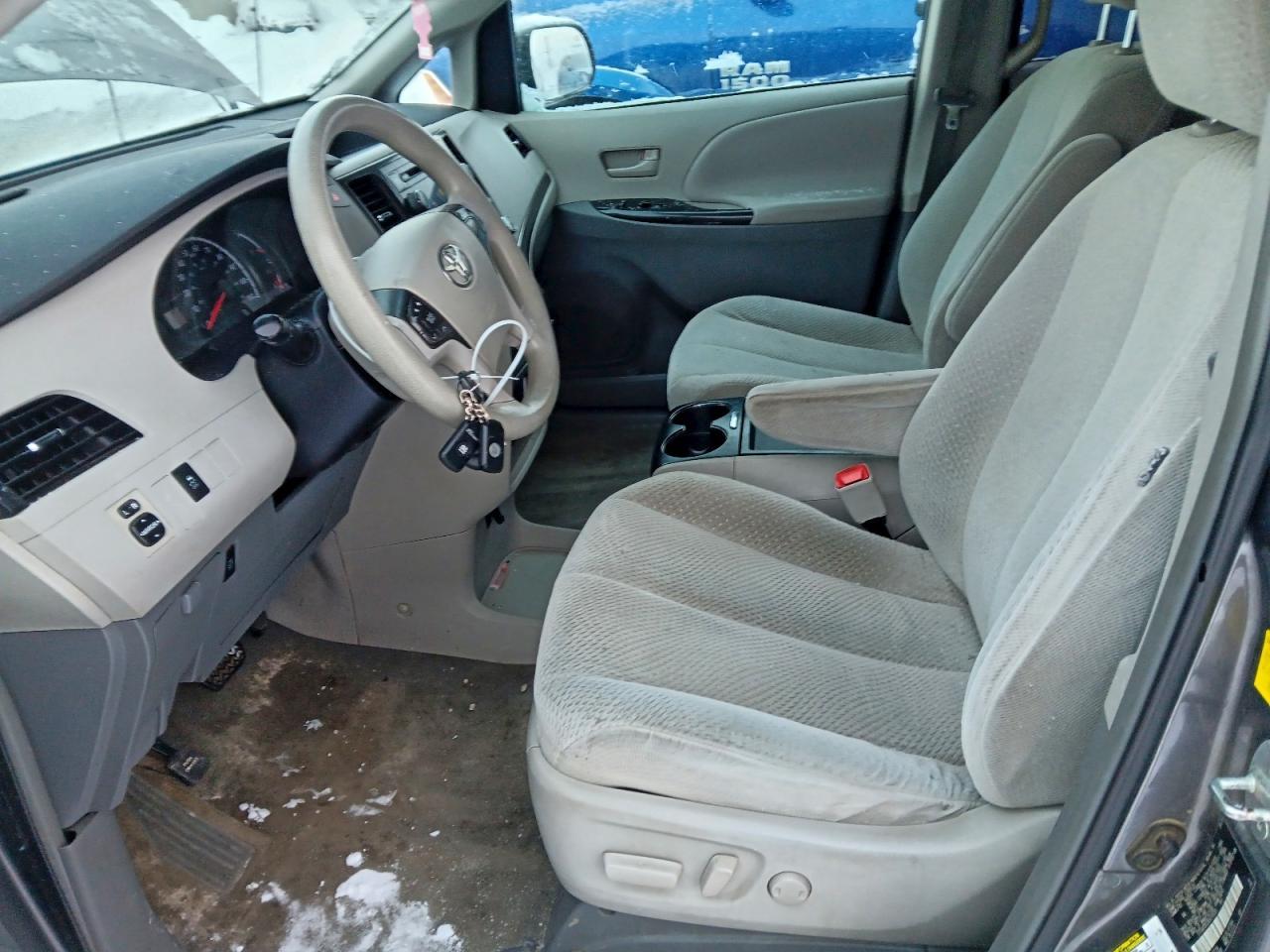 2011 Toyota Sienna Le - Фото 7