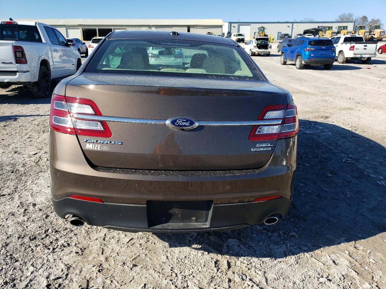 2015 Ford Taurus Sel - Фото 6